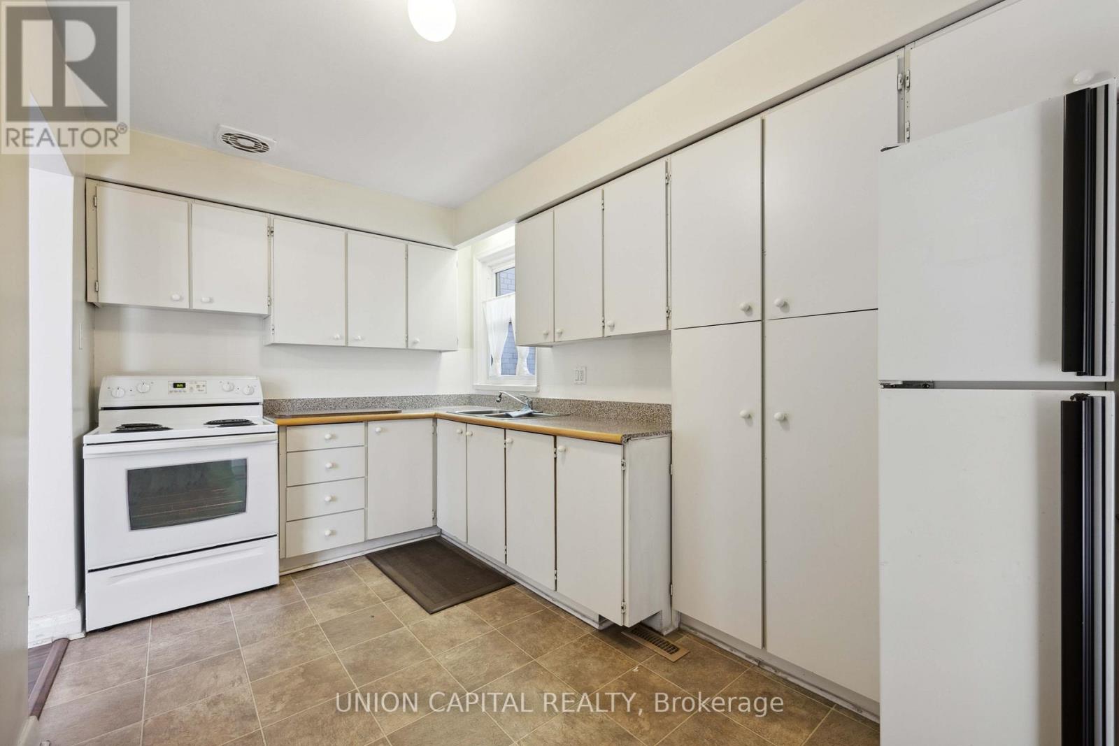 Upper - 515 Marlee Avenue, Toronto, Ontario  M6B 3J3 - Photo 9 - W12876174