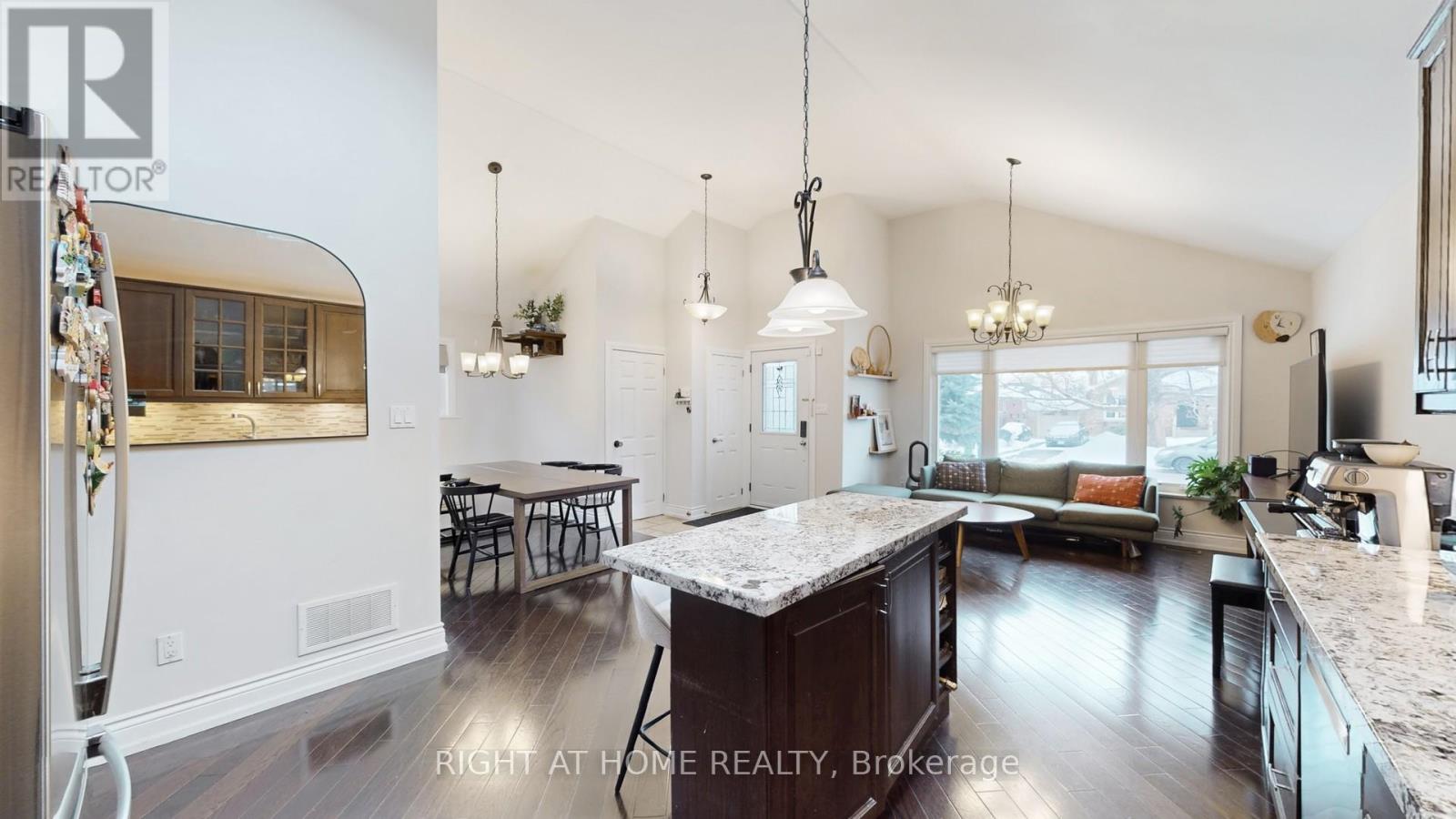 19 Harjolyn Drive, Toronto, Ontario  M9B 3T8 - Photo 14 - W12876182