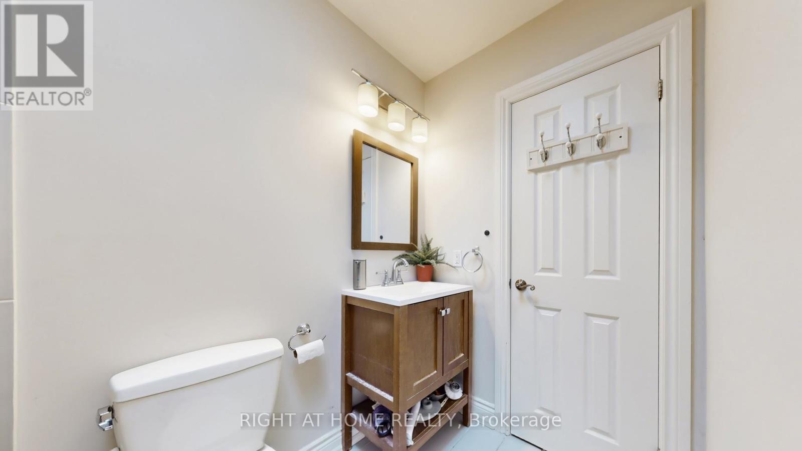 19 Harjolyn Drive, Toronto, Ontario  M9B 3T8 - Photo 30 - W12876182