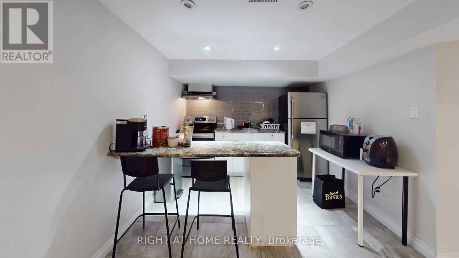 19 Harjolyn Drive, Toronto, Ontario  M9B 3T8 - Photo 33 - W12876182