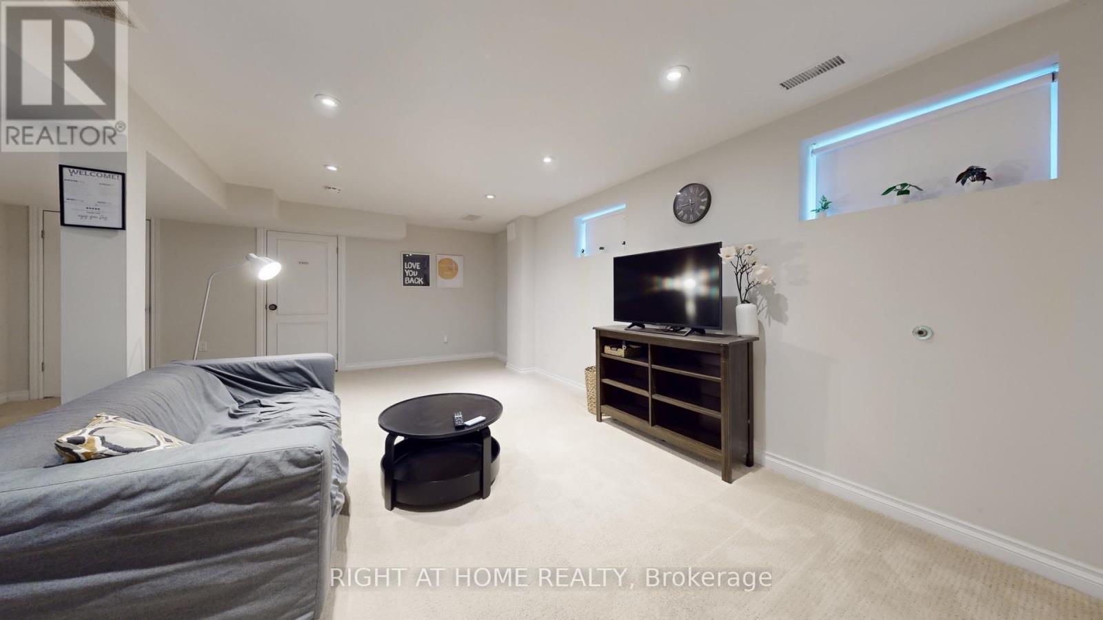 19 Harjolyn Drive, Toronto, Ontario  M9B 3T8 - Photo 37 - W12876182