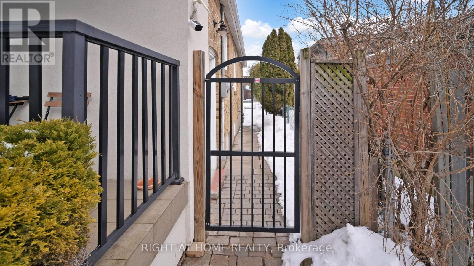 19 Harjolyn Drive, Toronto, Ontario  M9B 3T8 - Photo 44 - W12876182