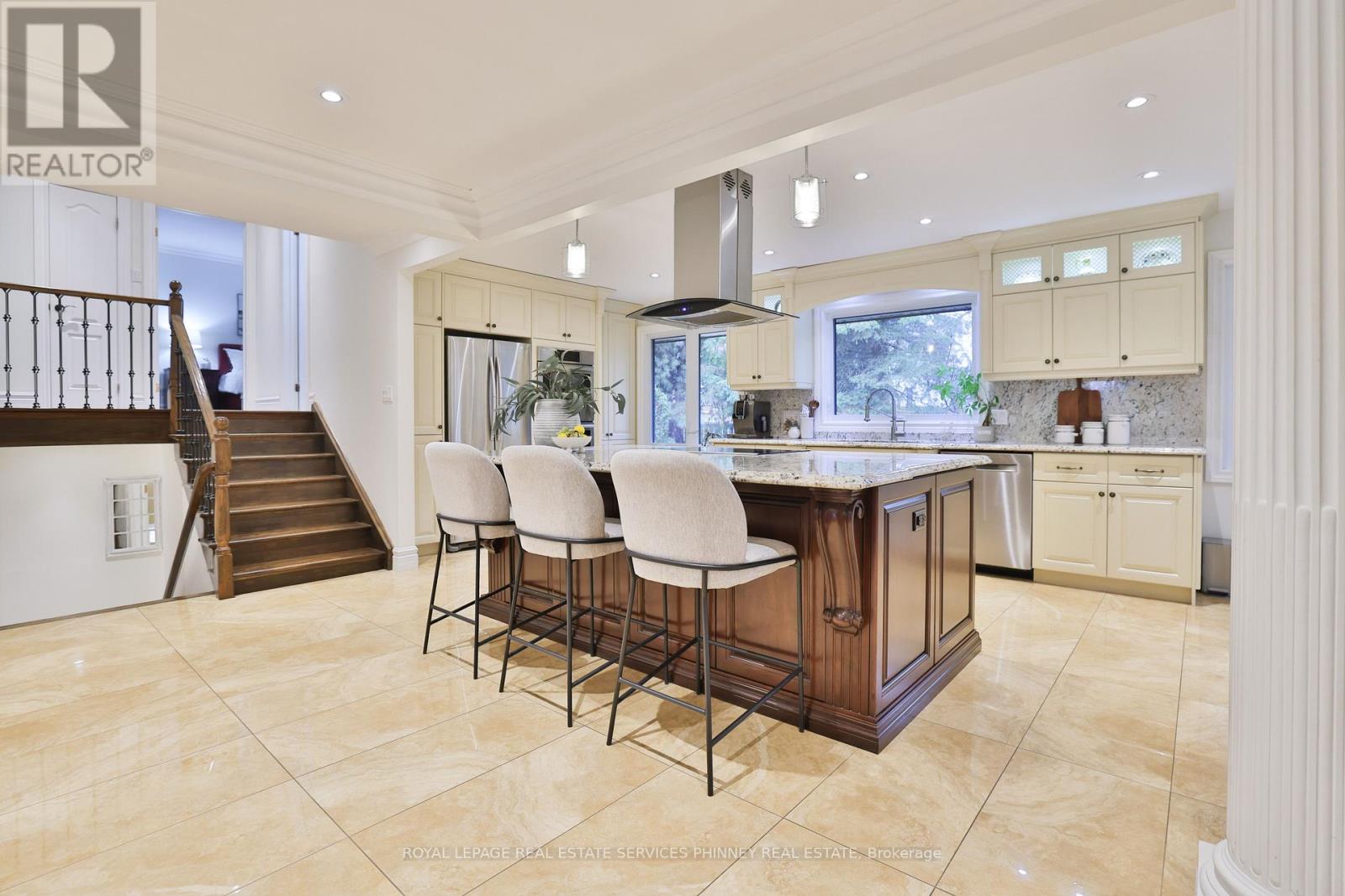 130 Tavistock Square, Oakville, Ontario  L6K 2V2 - Photo 10 - W12876198