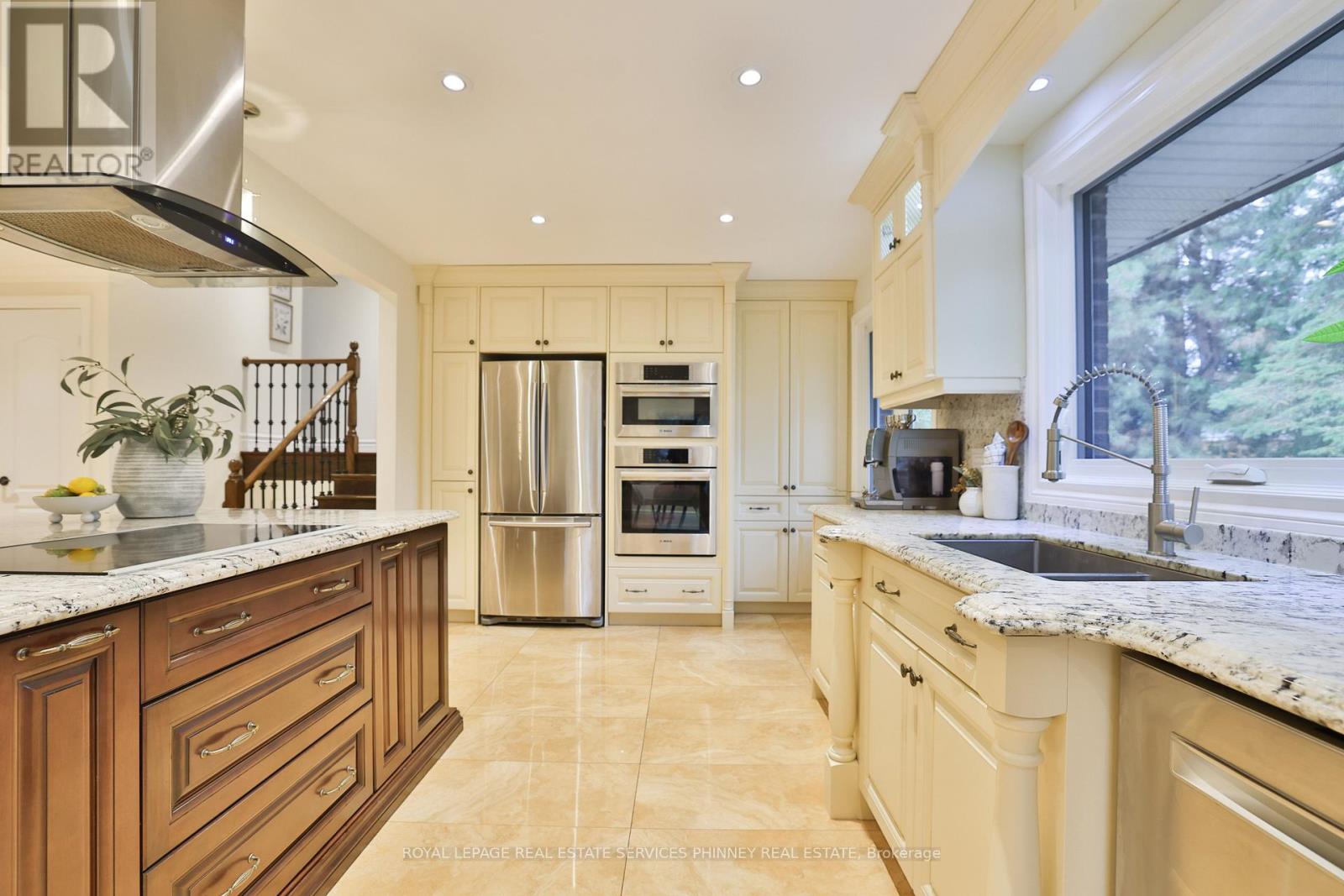 130 Tavistock Square, Oakville, Ontario  L6K 2V2 - Photo 11 - W12876198