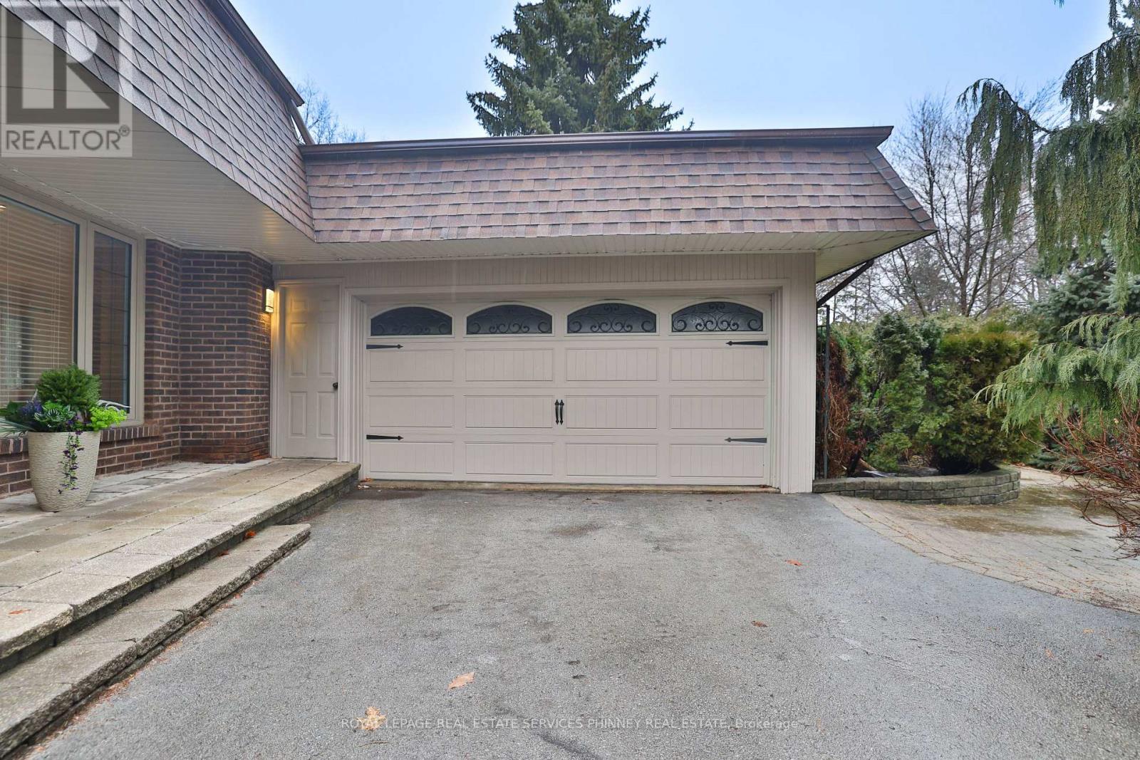 130 Tavistock Square, Oakville, Ontario  L6K 2V2 - Photo 4 - W12876198