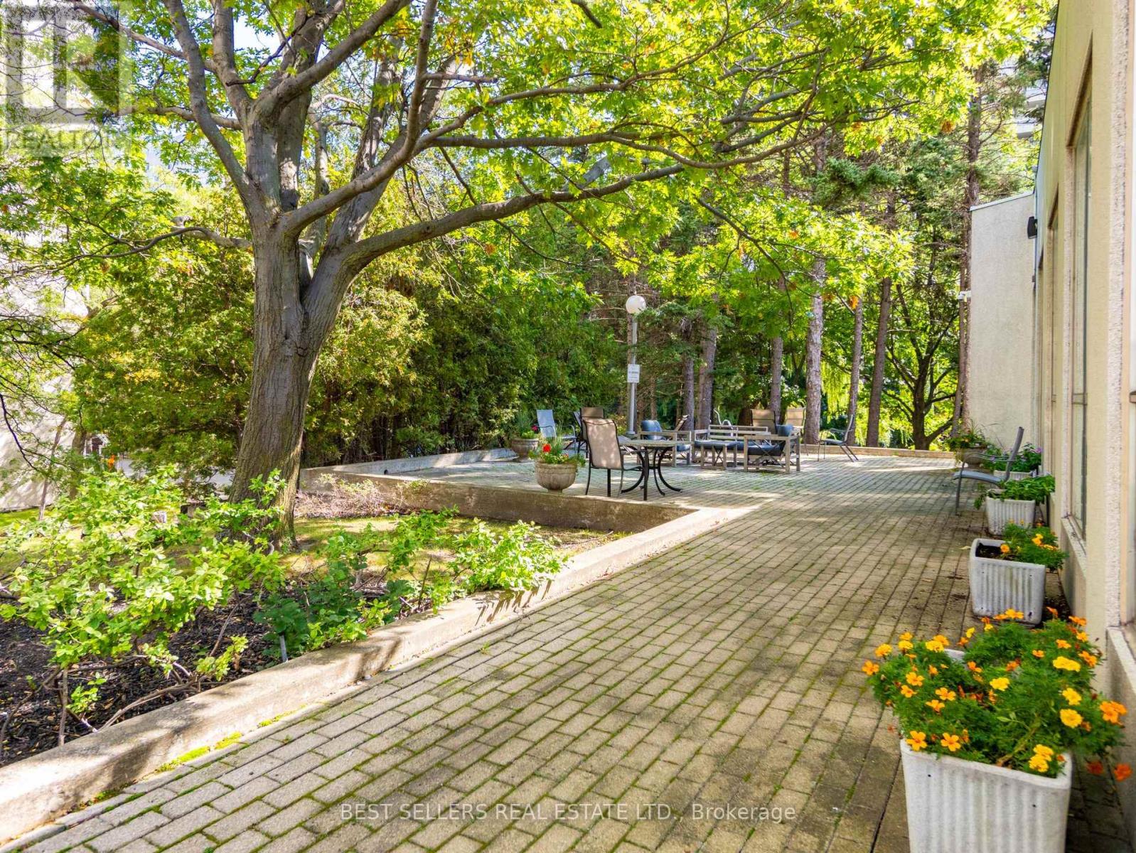 601 - 3650 Kaneff Crescent, Mississauga, Ontario  L5A 4A1 - Photo 5 - W12876206