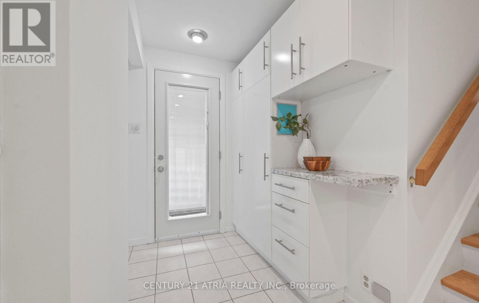 6128 Wabukayne Court, Mississauga, Ontario  L5N 2B2 - Photo 12 - W12876210