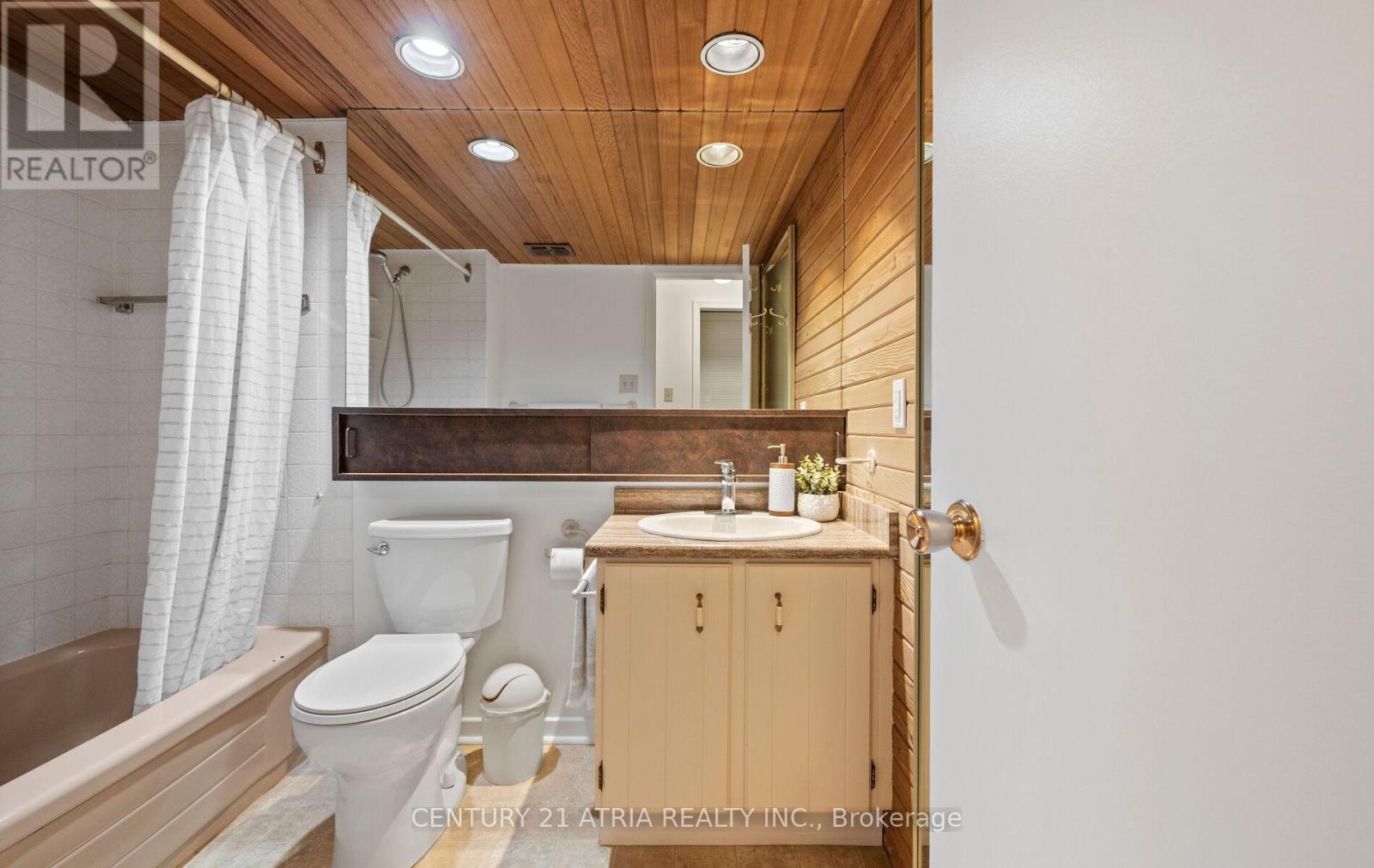 6128 Wabukayne Court, Mississauga, Ontario  L5N 2B2 - Photo 22 - W12876210