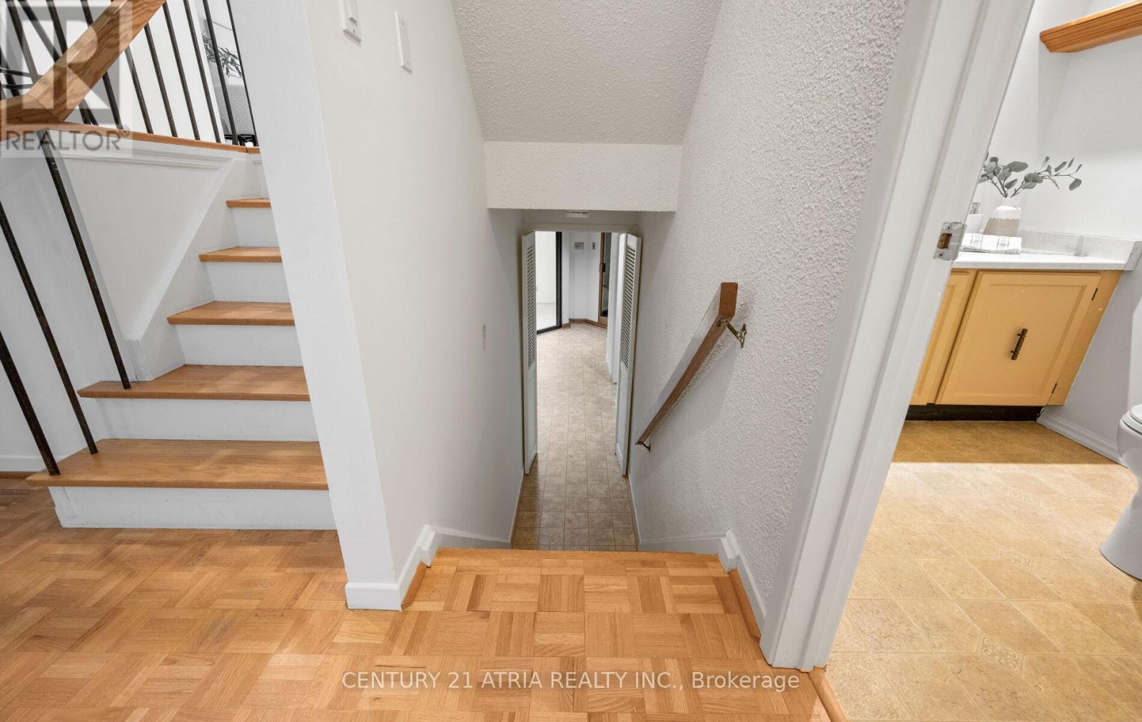 6128 Wabukayne Court, Mississauga, Ontario  L5N 2B2 - Photo 37 - W12876210