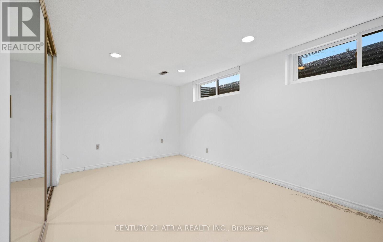 6128 Wabukayne Court, Mississauga, Ontario  L5N 2B2 - Photo 38 - W12876210