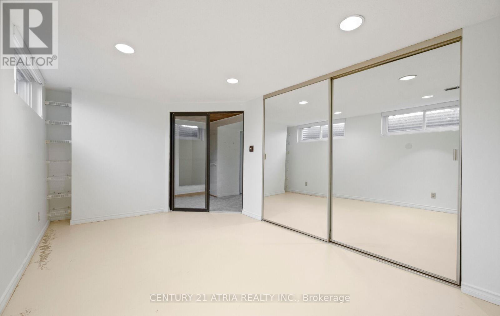 6128 Wabukayne Court, Mississauga, Ontario  L5N 2B2 - Photo 39 - W12876210