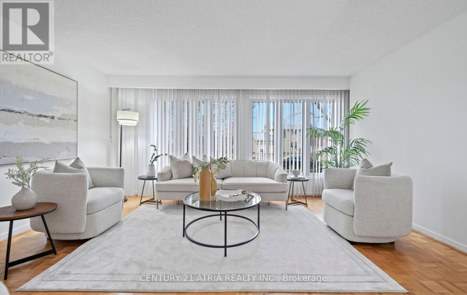 6128 Wabukayne Court, Mississauga, Ontario  L5N 2B2 - Photo 5 - W12876210