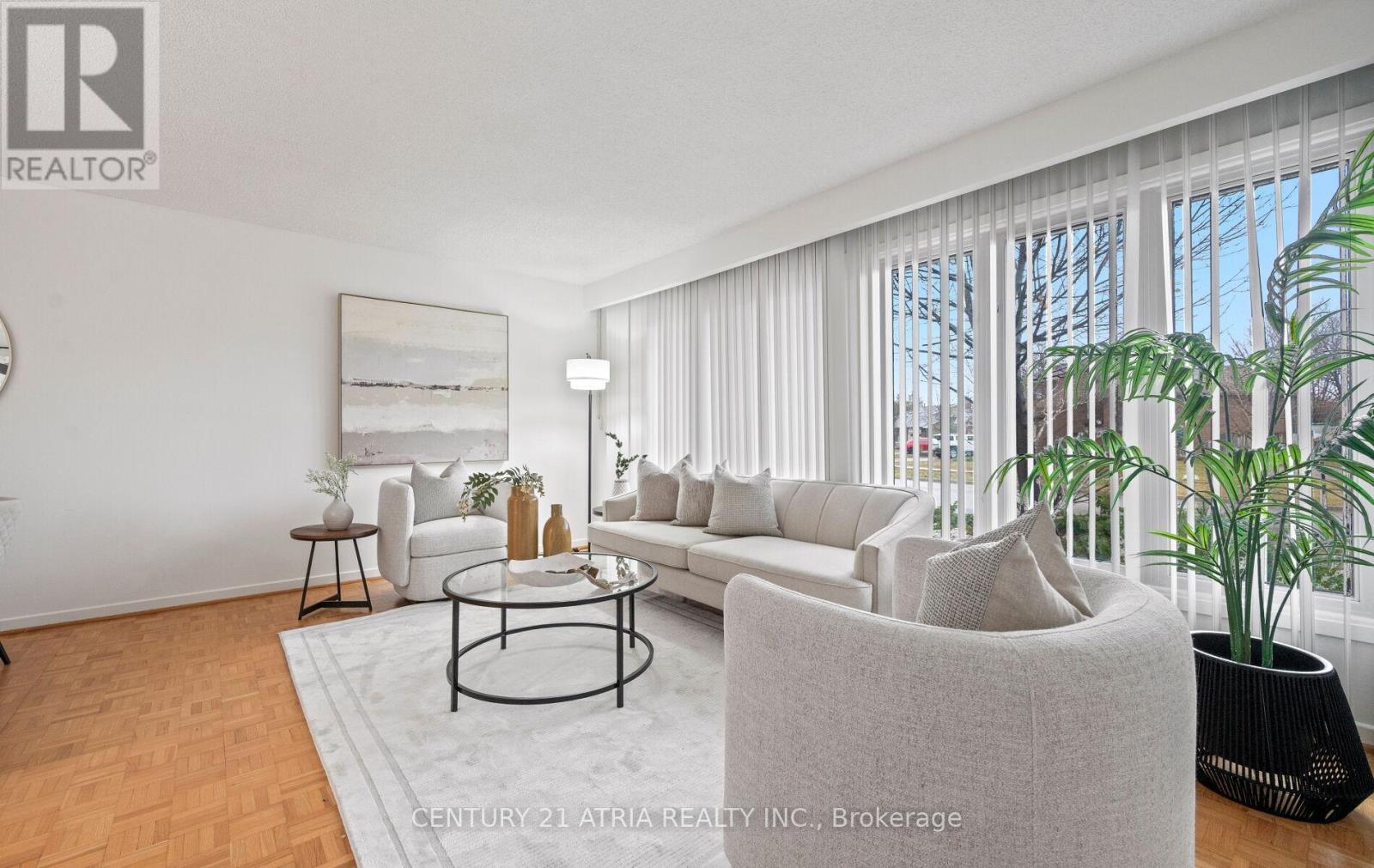 6128 Wabukayne Court, Mississauga, Ontario  L5N 2B2 - Photo 6 - W12876210