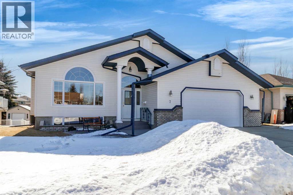 7 Regent Close, Lacombe, Alberta  T4L 2H6 - Photo 2 - A2292118