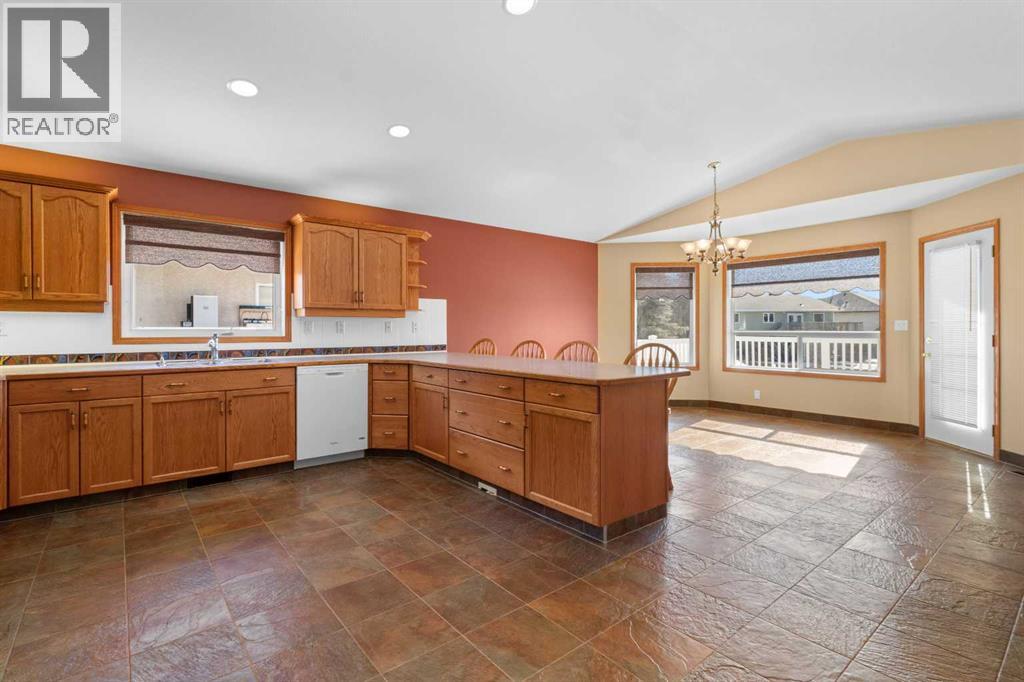 7 Regent Close, Lacombe, Alberta  T4L 2H6 - Photo 7 - A2292118