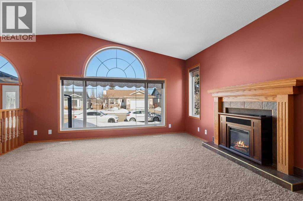 7 Regent Close, Lacombe, Alberta  T4L 2H6 - Photo 3 - A2292118