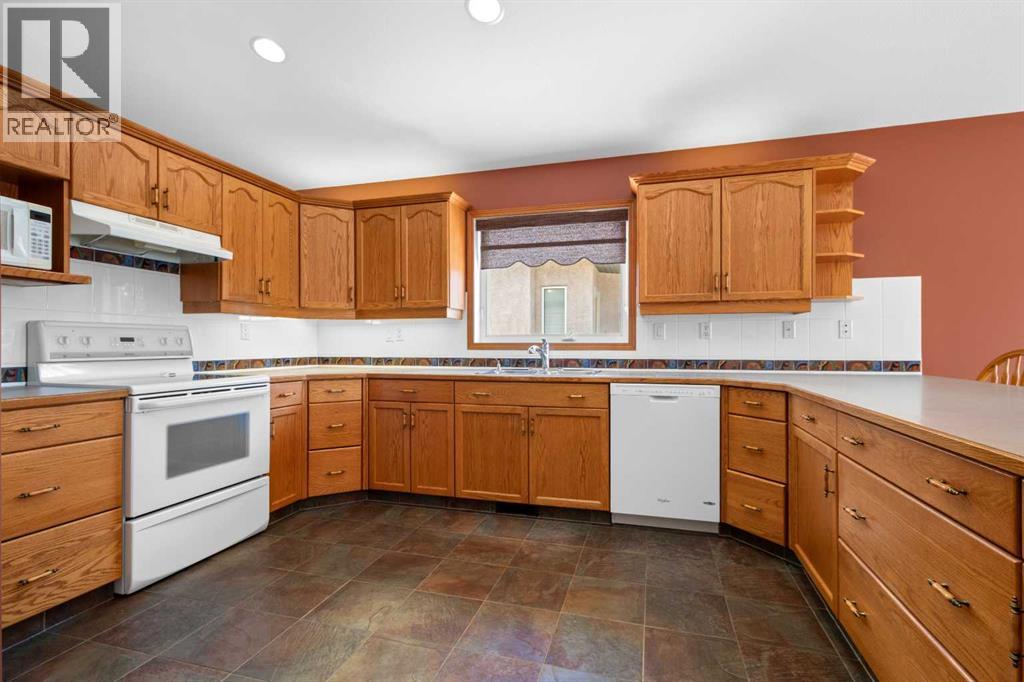 7 Regent Close, Lacombe, Alberta  T4L 2H6 - Photo 8 - A2292118