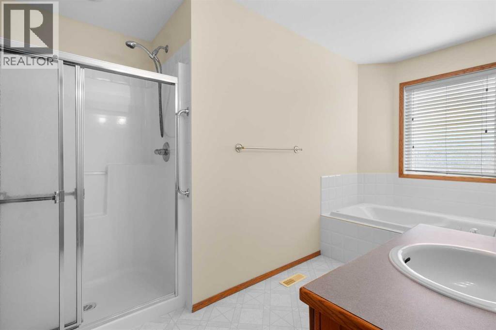 7 Regent Close, Lacombe, Alberta  T4L 2H6 - Photo 16 - A2292118