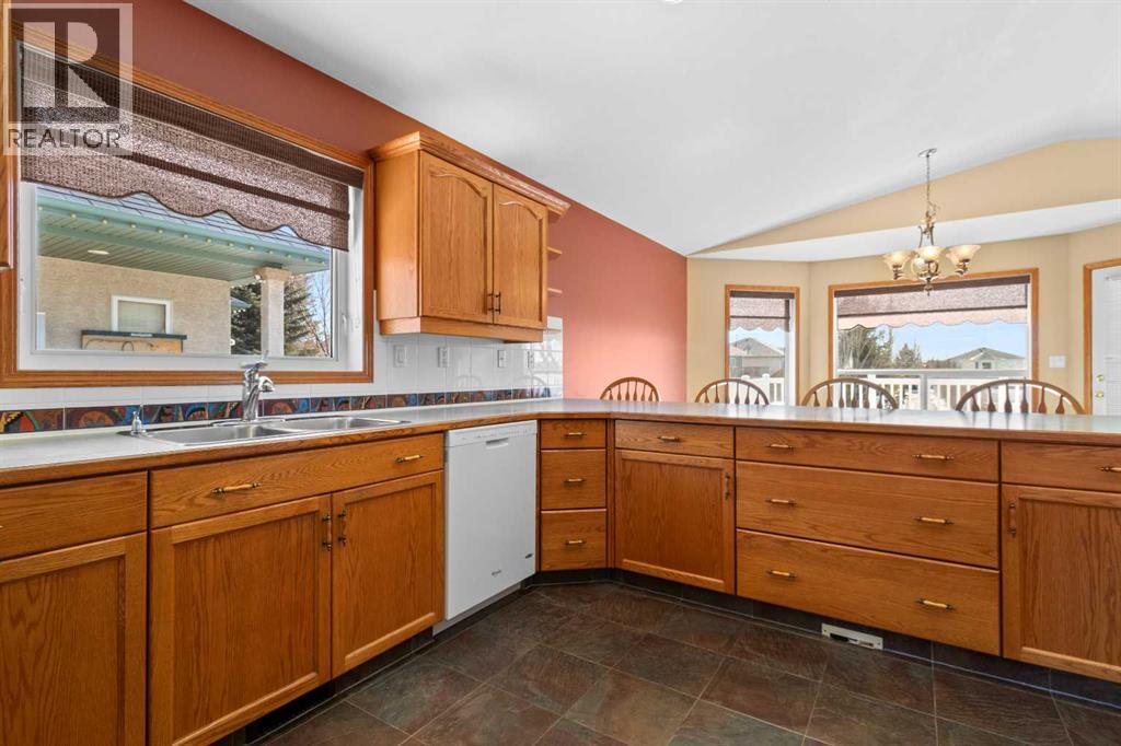 7 Regent Close, Lacombe, Alberta  T4L 2H6 - Photo 9 - A2292118