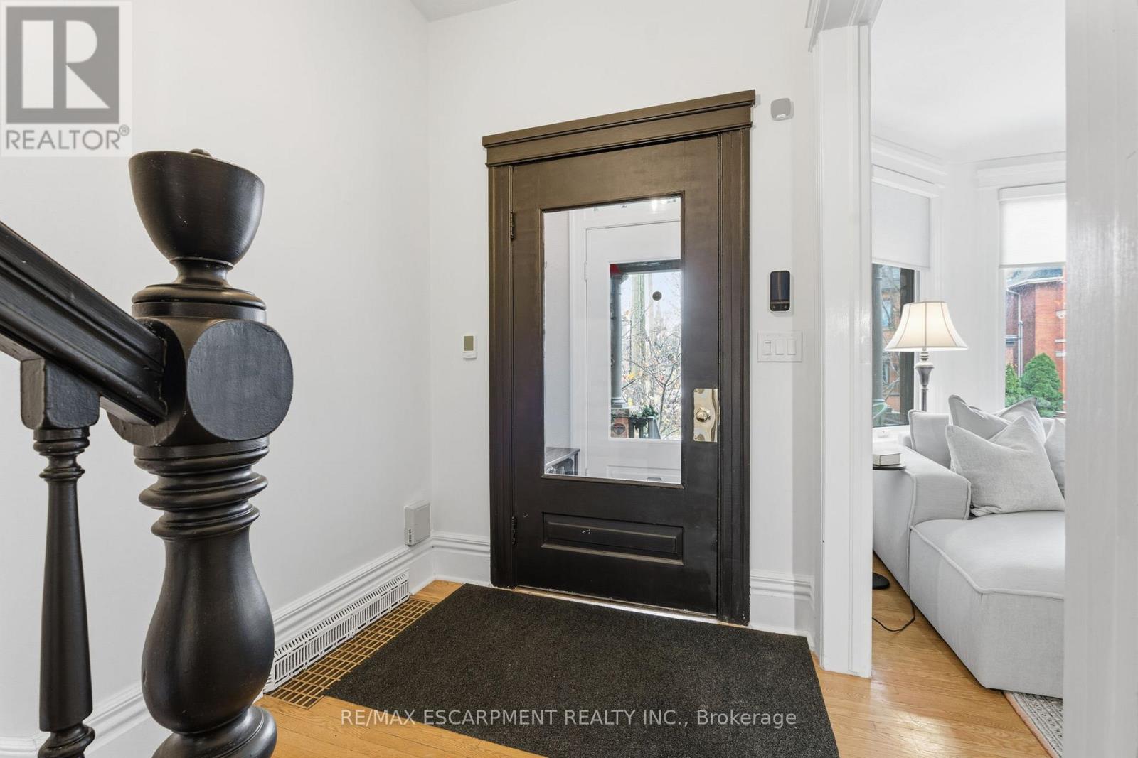 141 Markland Street, Hamilton, Ontario  L8P 2K3 - Photo 5 - X12876110