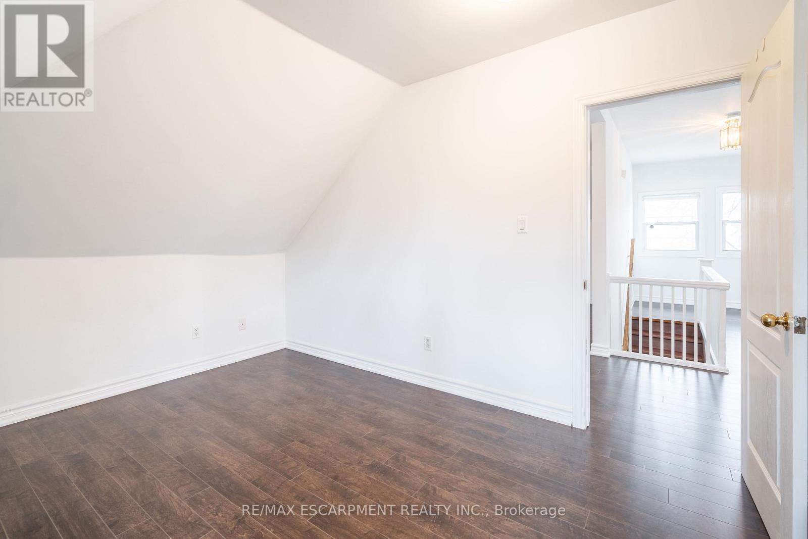 3 - 80 St. Clair Avenue, Hamilton, Ontario  L8M 2N5 - Photo 18 - X12876134