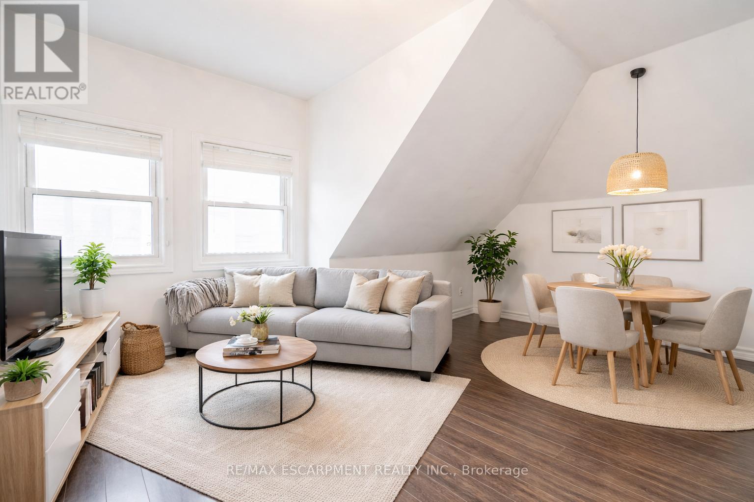 3 - 80 St. Clair Avenue, Hamilton, Ontario  L8M 2N5 - Photo 2 - X12876134