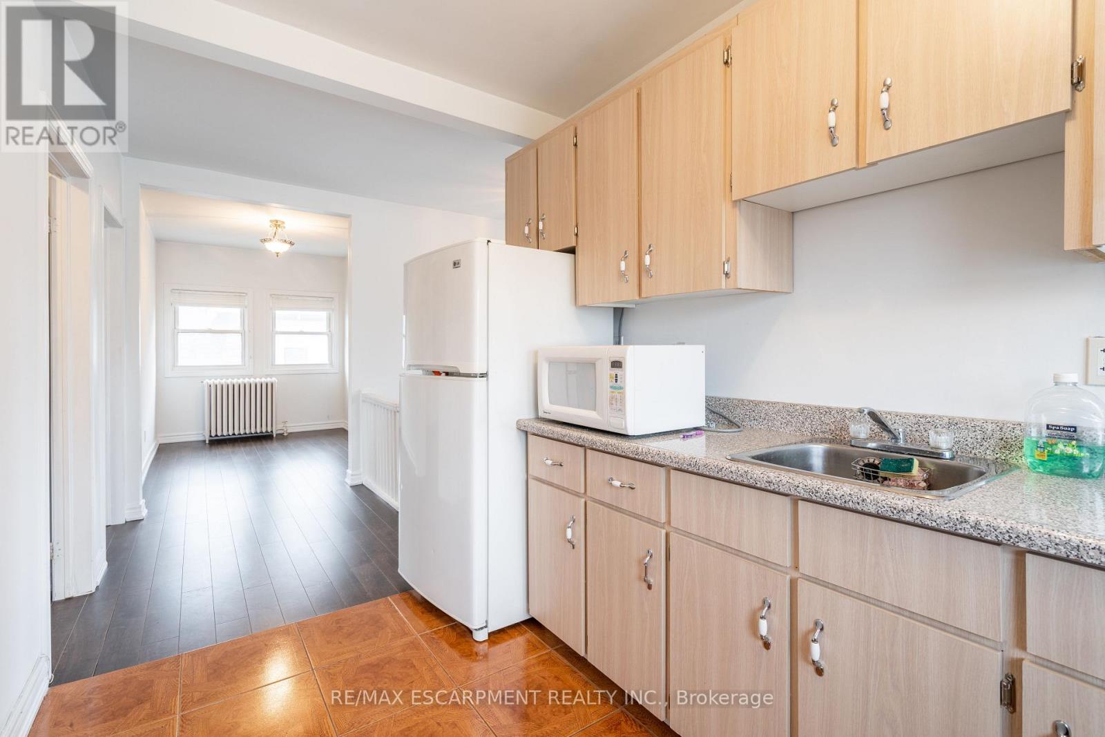 3 - 80 St. Clair Avenue, Hamilton, Ontario  L8M 2N5 - Photo 5 - X12876134