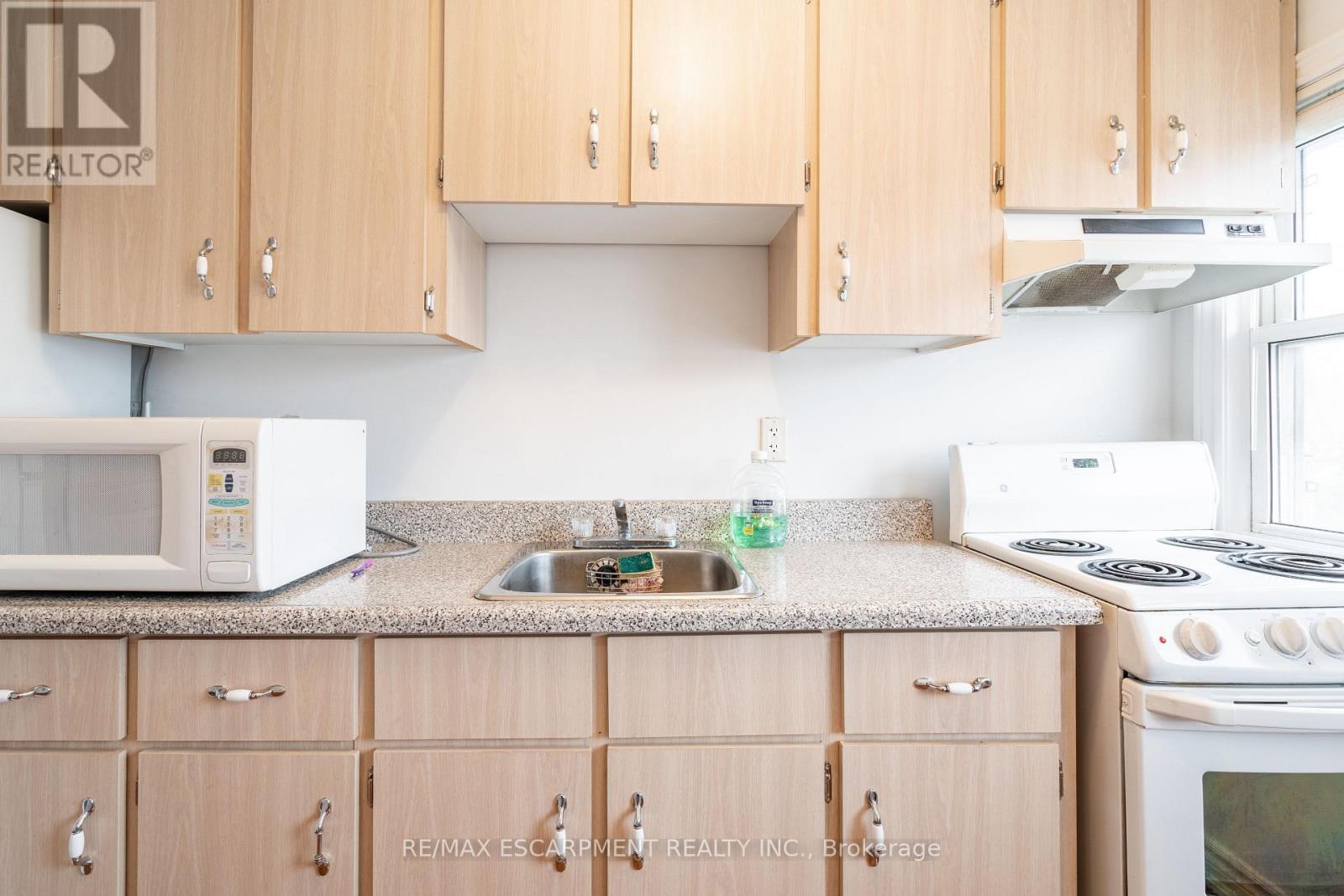 3 - 80 St. Clair Avenue, Hamilton, Ontario  L8M 2N5 - Photo 6 - X12876134