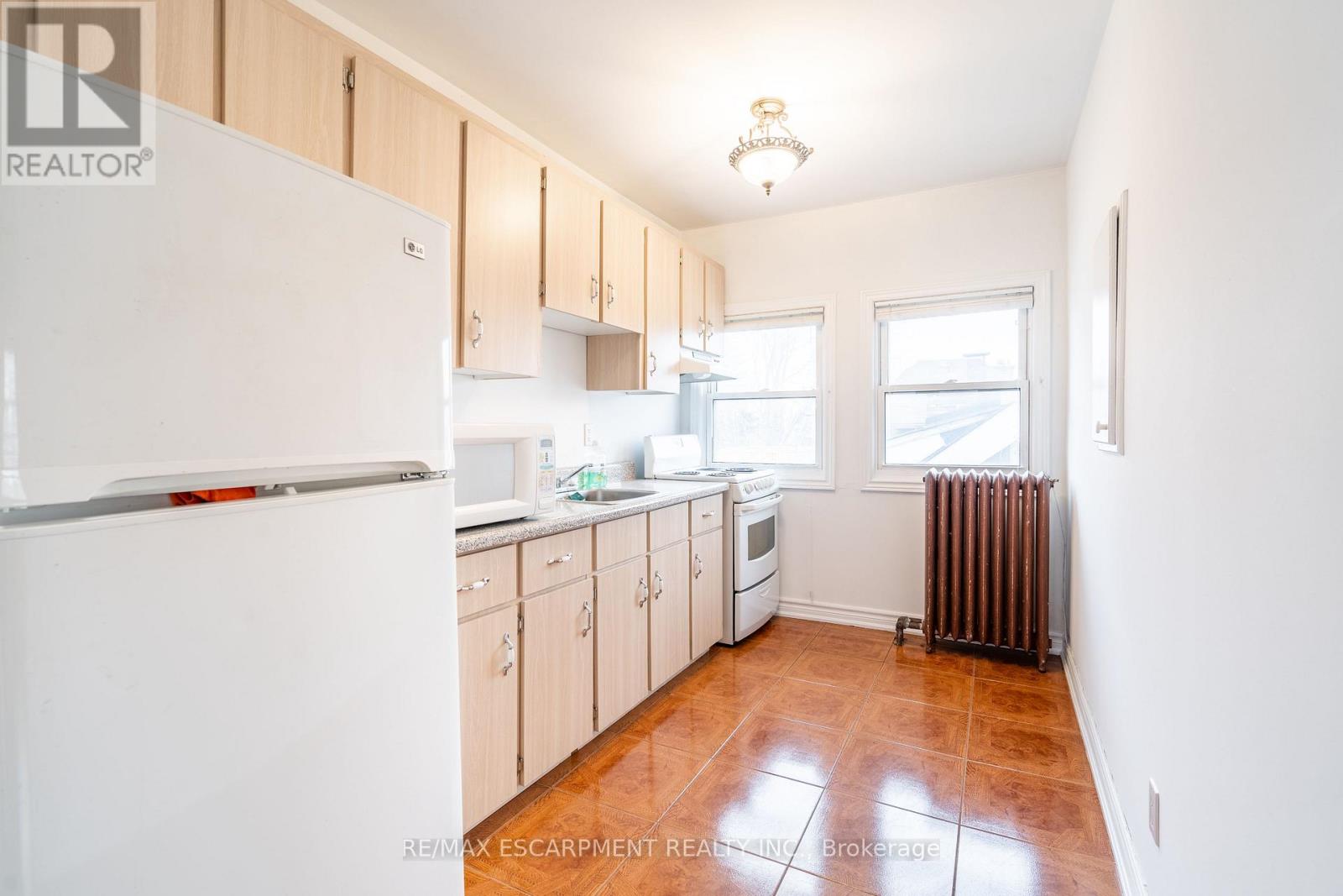 3 - 80 St. Clair Avenue, Hamilton, Ontario  L8M 2N5 - Photo 7 - X12876134