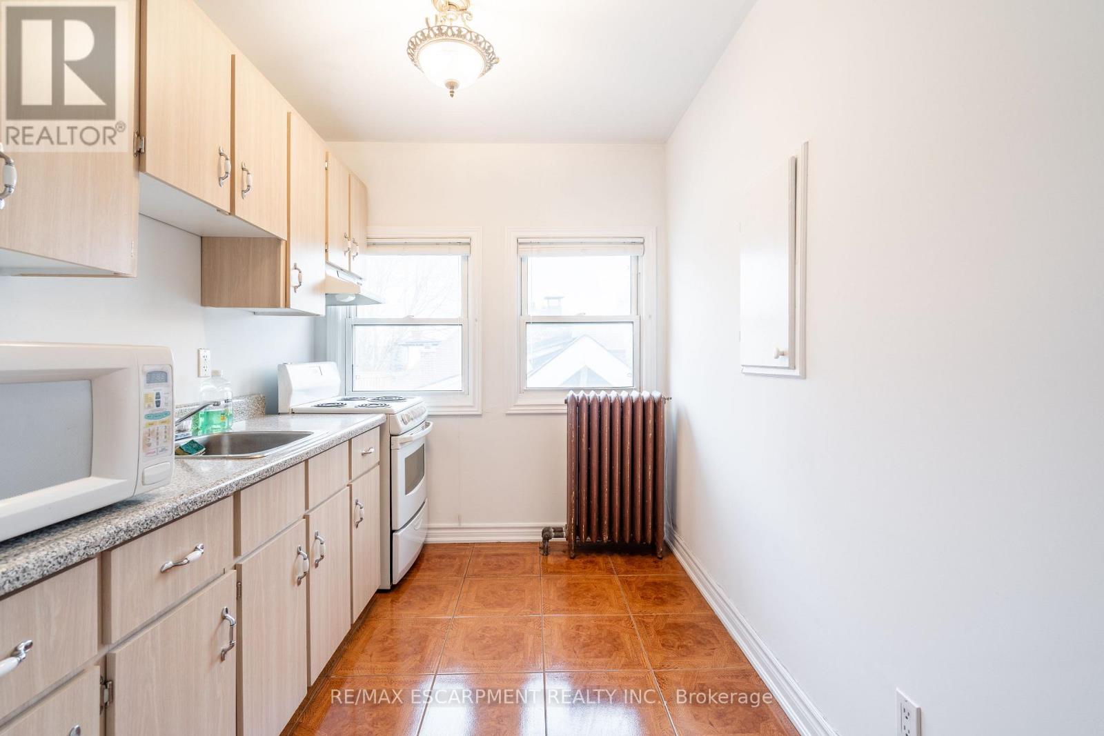 3 - 80 St. Clair Avenue, Hamilton, Ontario  L8M 2N5 - Photo 8 - X12876134