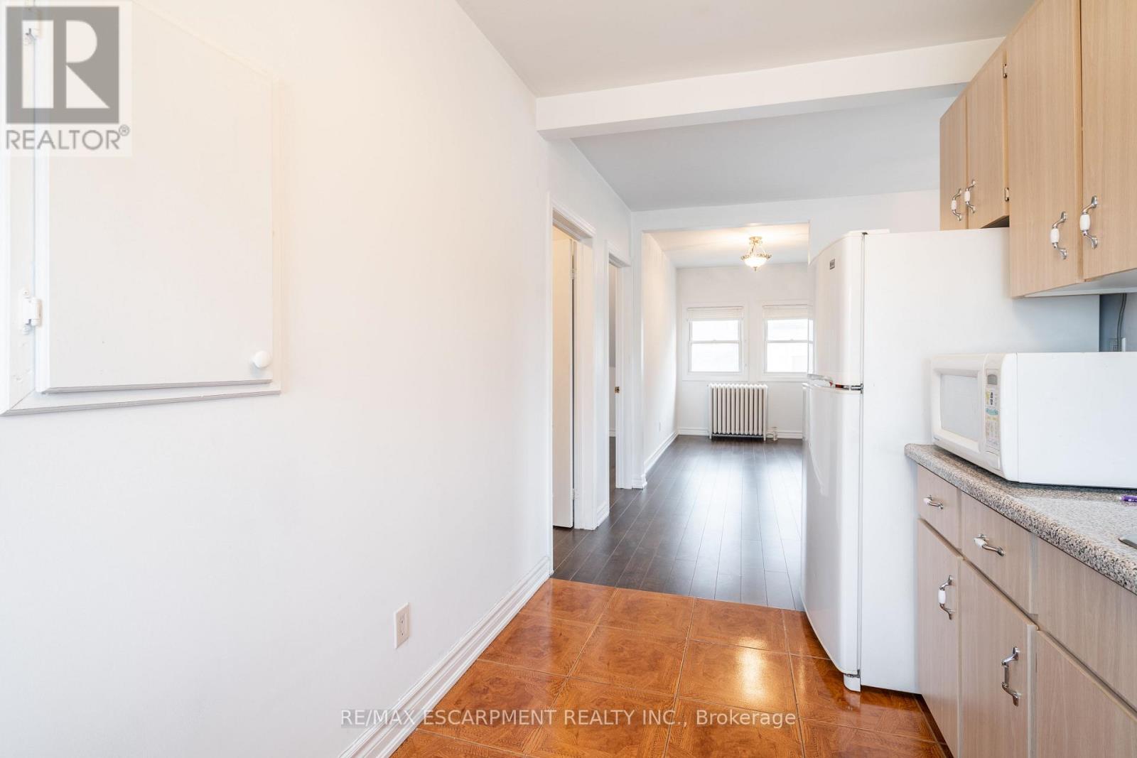 3 - 80 St. Clair Avenue, Hamilton, Ontario  L8M 2N5 - Photo 9 - X12876134