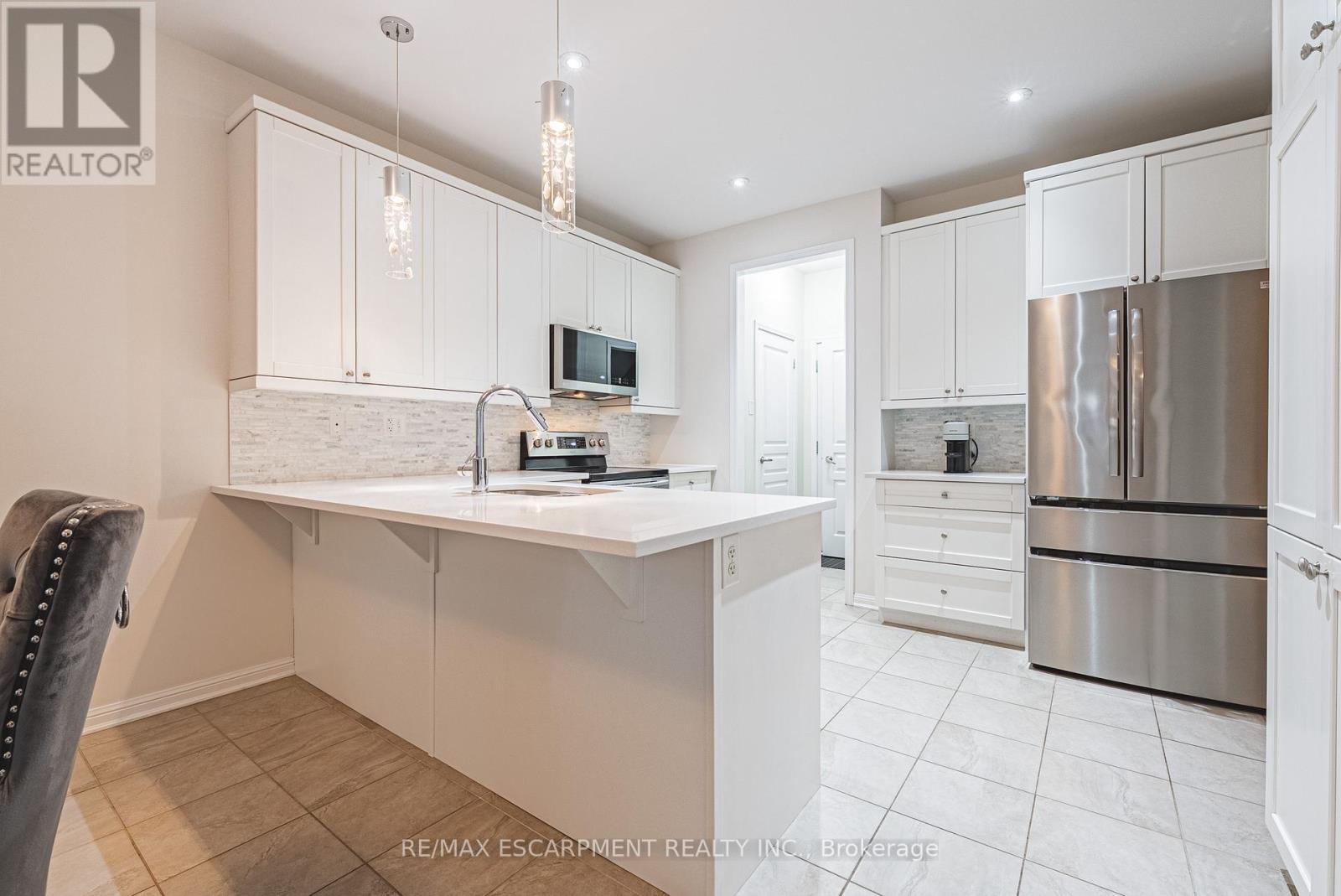 85 Peer Court, Hamilton, Ontario  L9K 0C5 - Photo 14 - X12876150