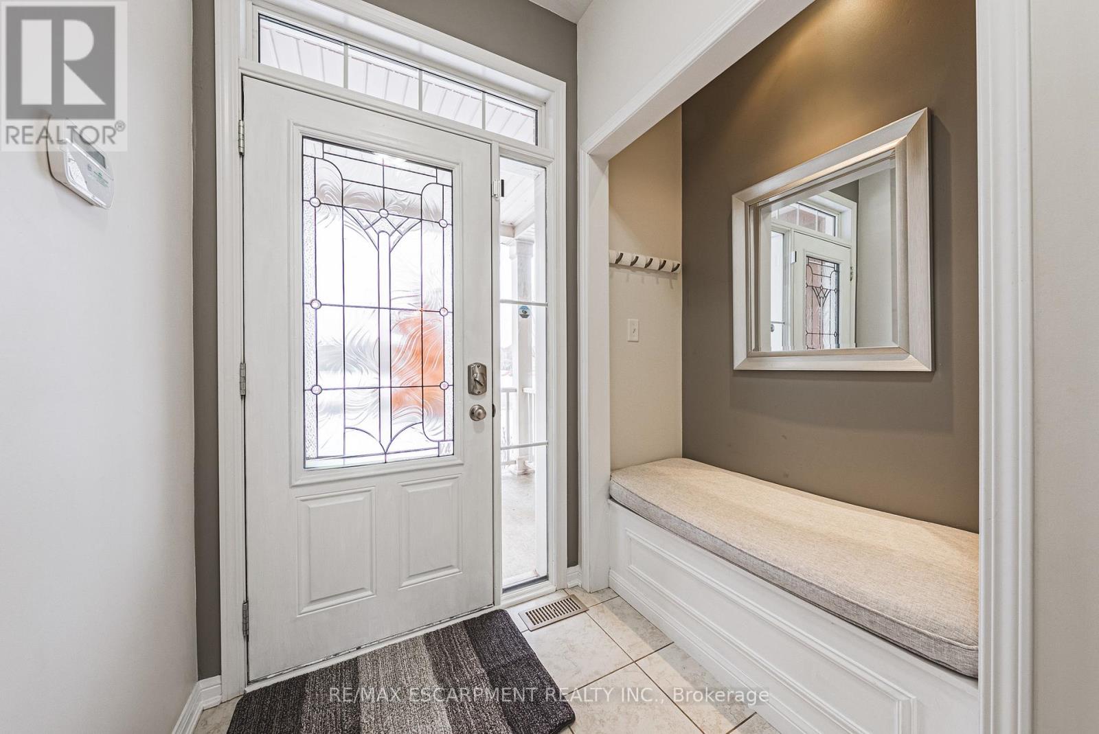 85 Peer Court, Hamilton, Ontario  L9K 0C5 - Photo 4 - X12876150