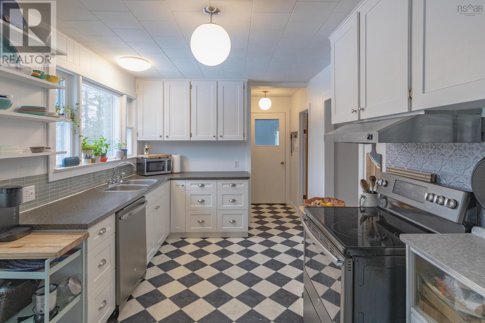 109 Ohio Road, Shelburne, Nova Scotia  B0T 1W0 - Photo 6 - 202604433