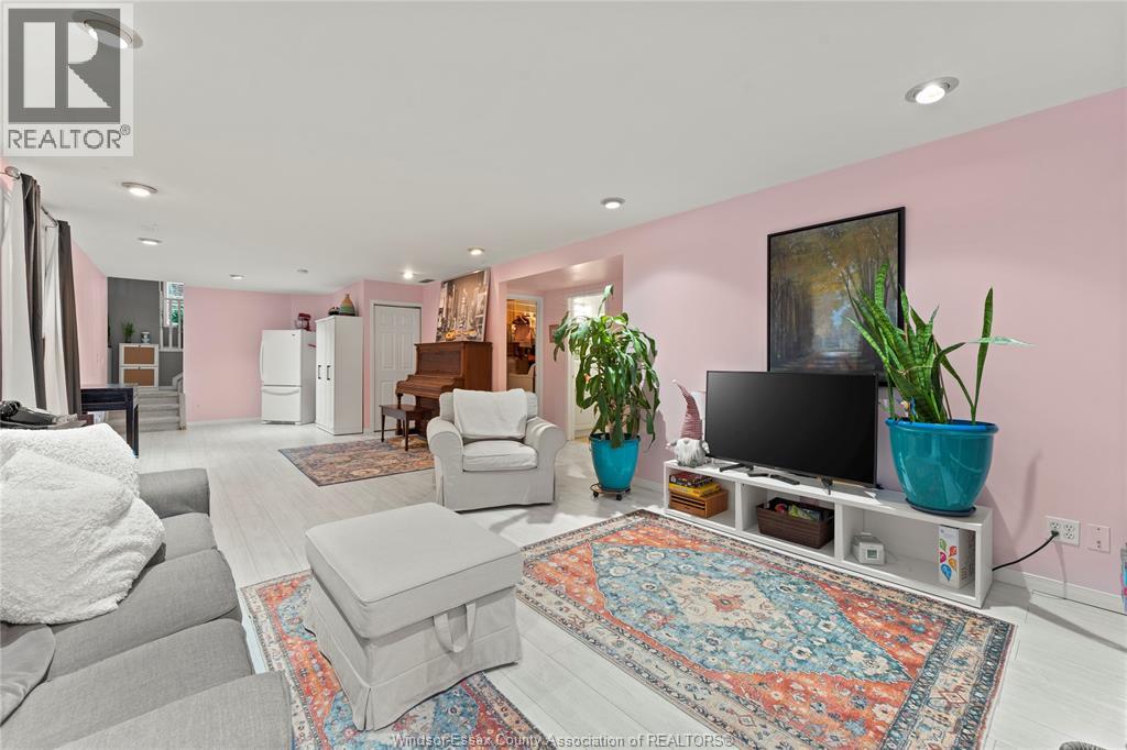 421 Merrill, Lasalle, Ontario  N9J 3R2 - Photo 10 - 26005240