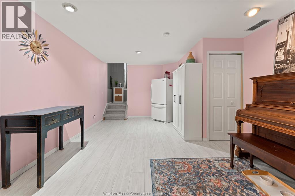 421 Merrill, Lasalle, Ontario  N9J 3R2 - Photo 7 - 26005240