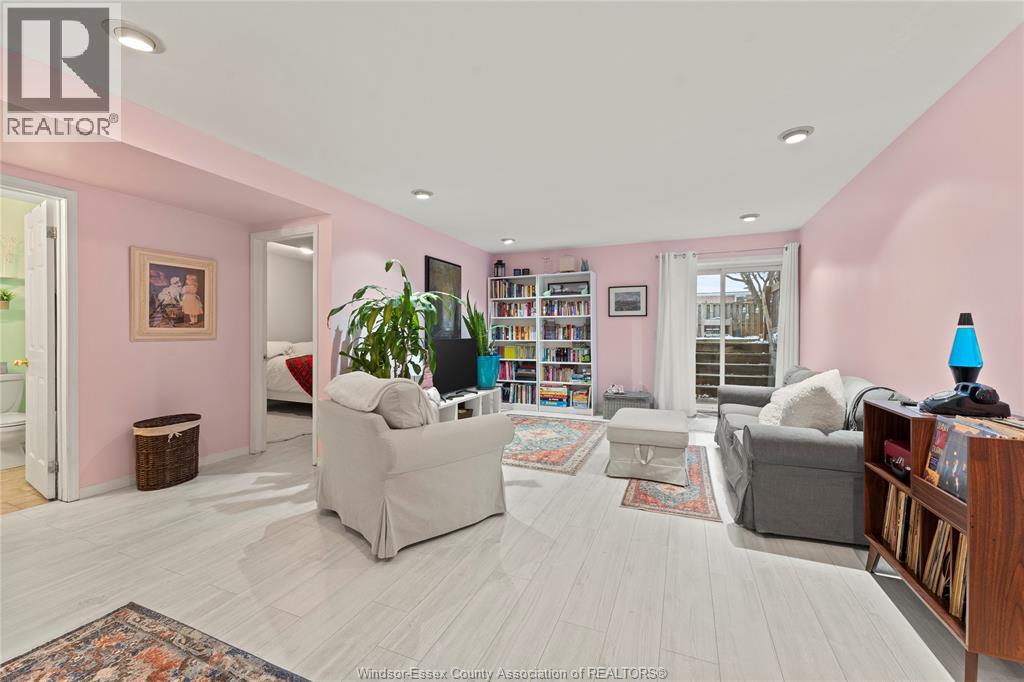 421 Merrill, Lasalle, Ontario  N9J 3R2 - Photo 8 - 26005240