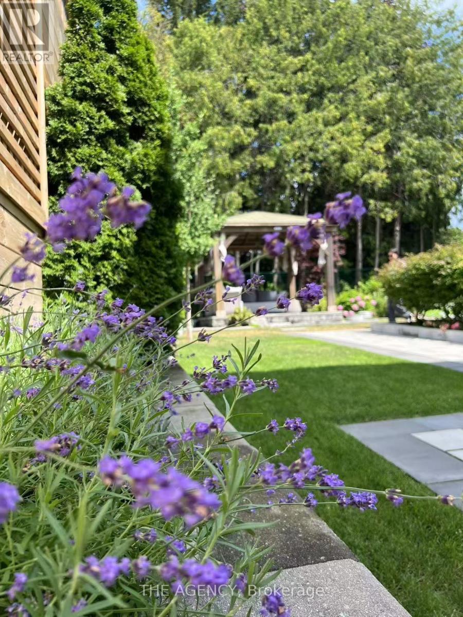 18 Suncrest Drive, Toronto, Ontario  M3C 2L2 - Photo 41 - C12872638