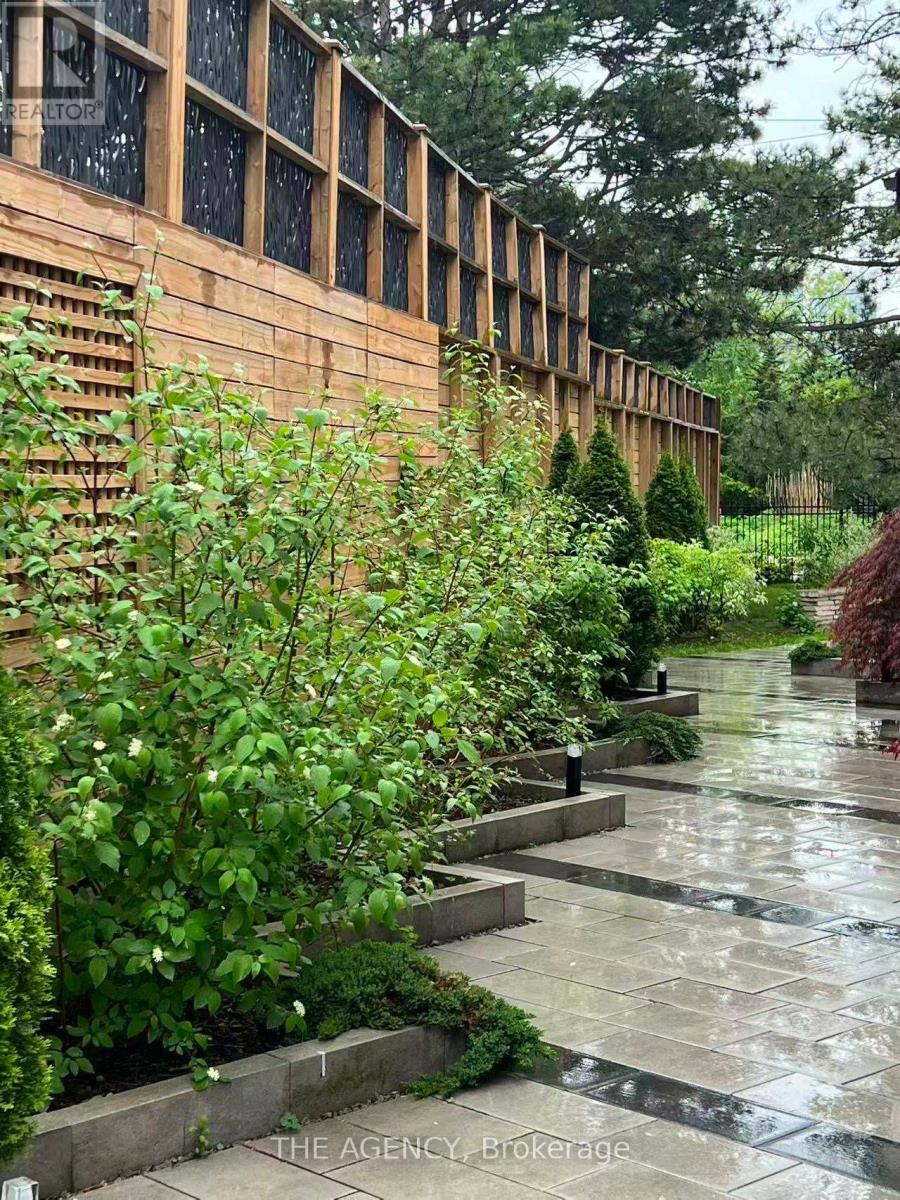 18 Suncrest Drive, Toronto, Ontario  M3C 2L2 - Photo 40 - C12872638