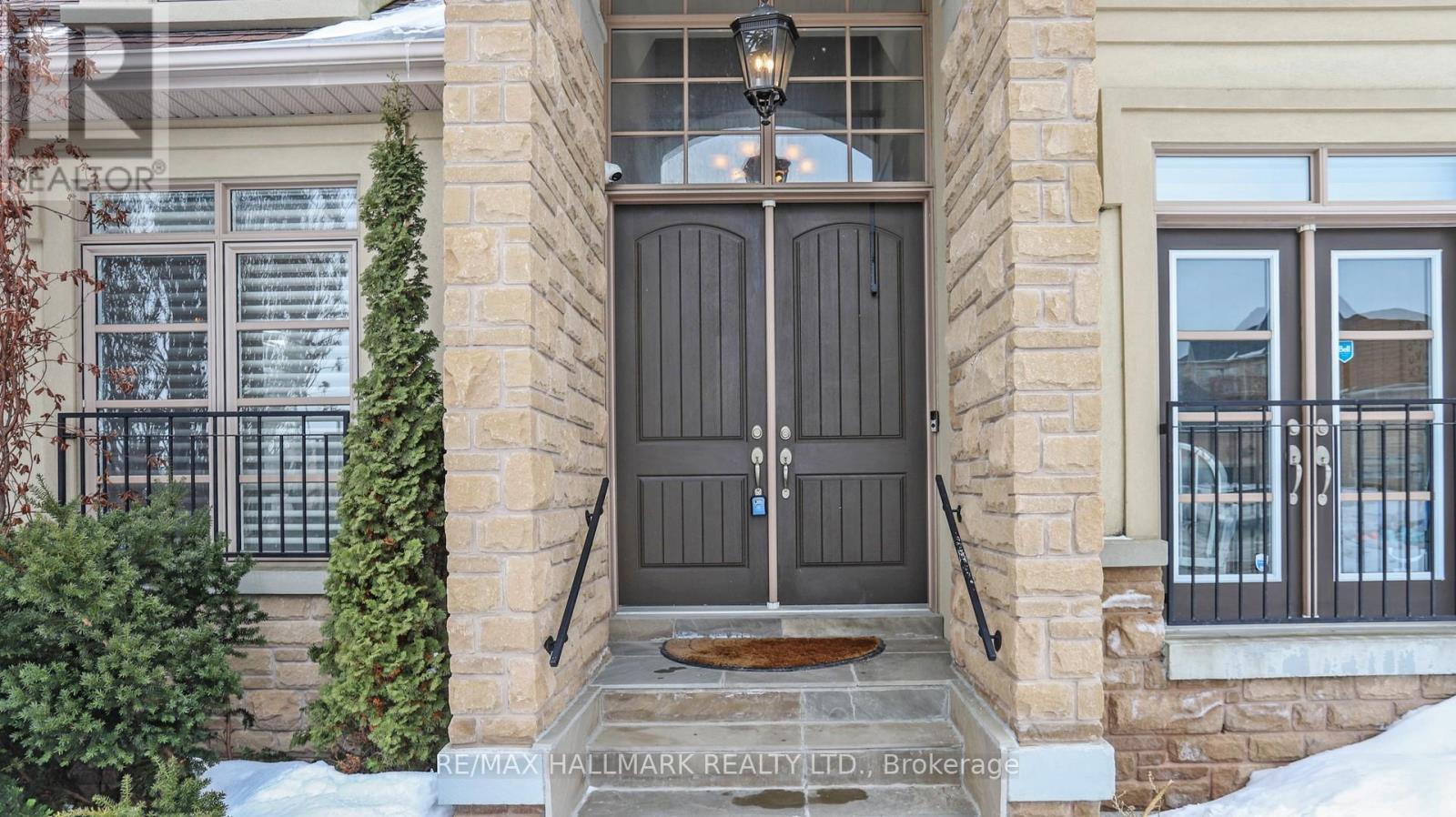 11 Pagean Drive, Richmond Hill, Ontario  L4E 4R7 - Photo 2 - N12845078