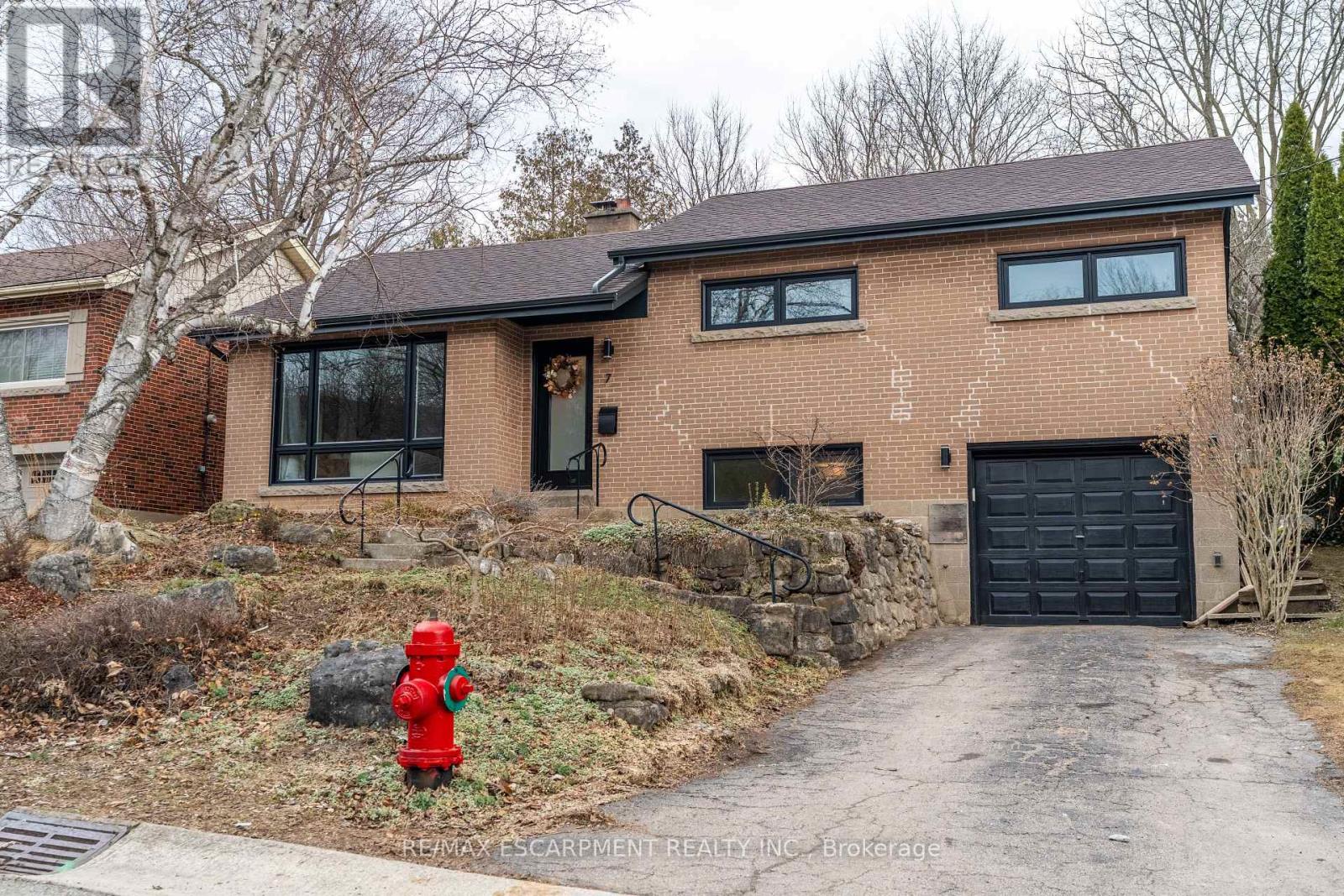 7 Glenmorris Drive, Hamilton, Ontario  L9H 1S5 - Photo 2 - X12875628