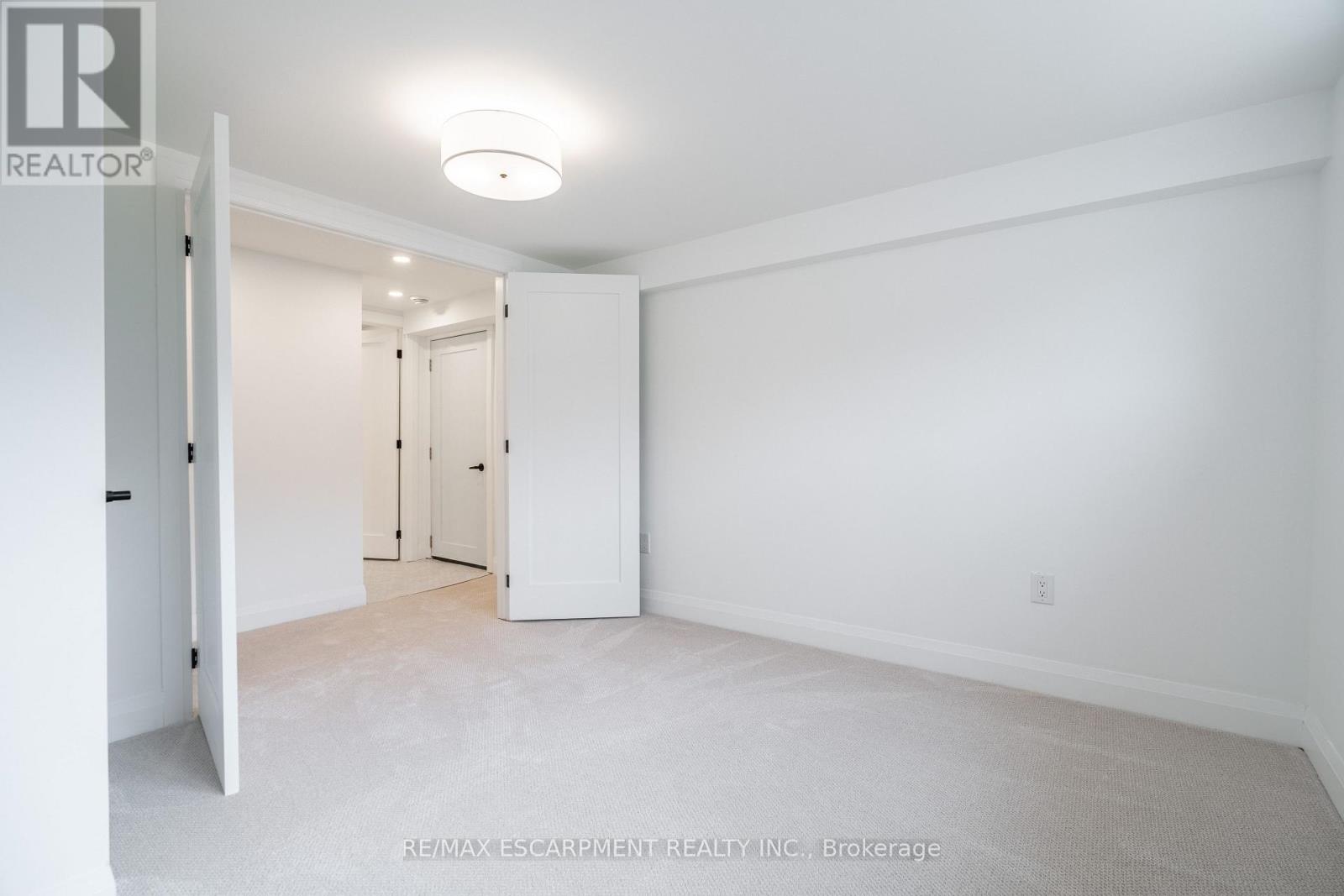 7 Glenmorris Drive, Hamilton, Ontario  L9H 1S5 - Photo 38 - X12875628