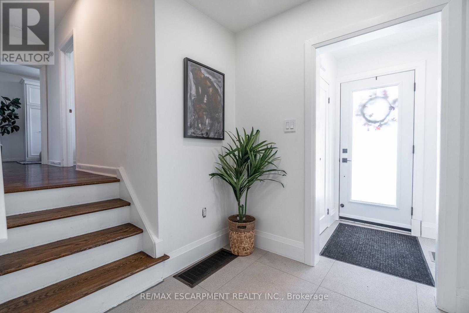 7 Glenmorris Drive, Hamilton, Ontario  L9H 1S5 - Photo 5 - X12875628