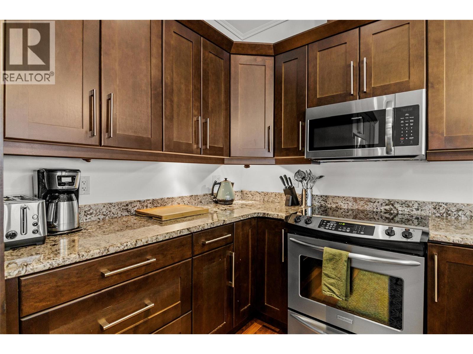 309 1 Street W Unit# 301, Revelstoke, British Columbia  V0E 2S0 - Photo 2 - 10378232