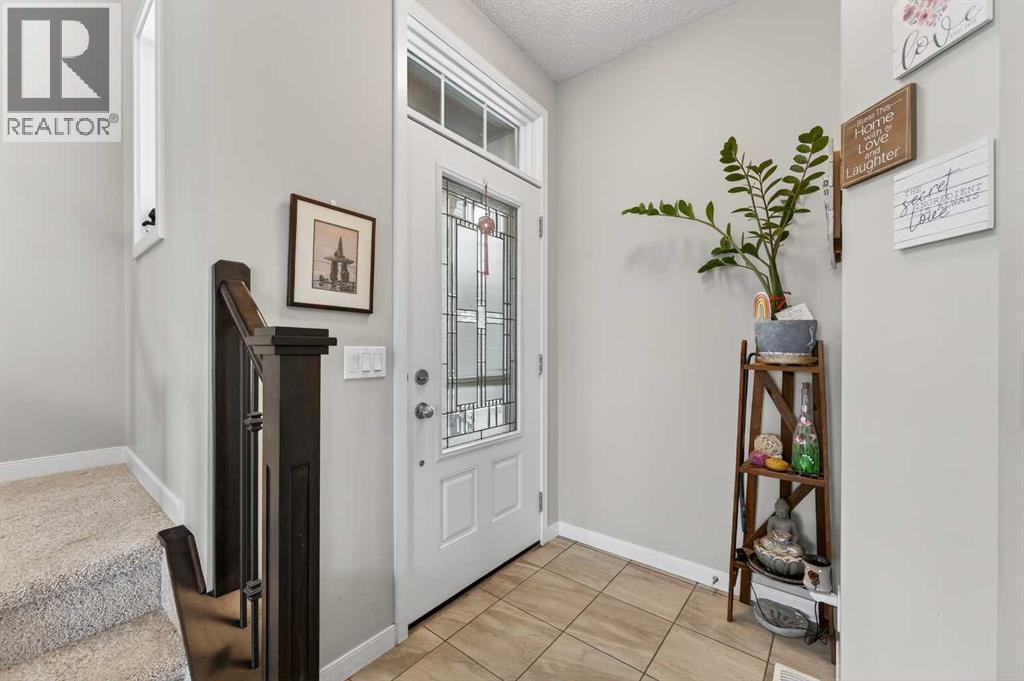 15 Fireside Crescent, Cochrane, Alberta  T4C 2L4 - Photo 3 - A2292524