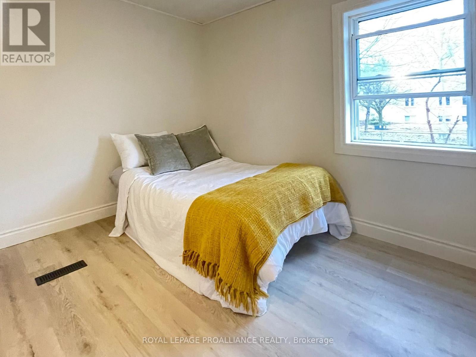 260 Sidney Street, Quinte West, Ontario  K8V 2T6 - Photo 10 - X12876270