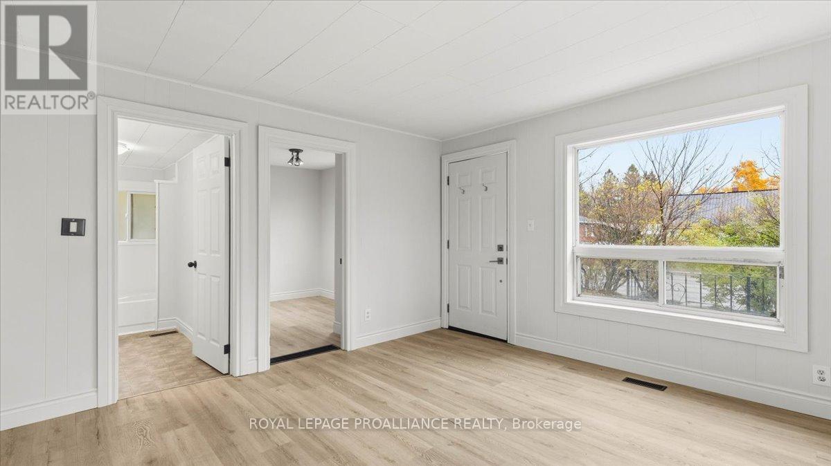 260 Sidney Street, Quinte West, Ontario  K8V 2T6 - Photo 3 - X12876270