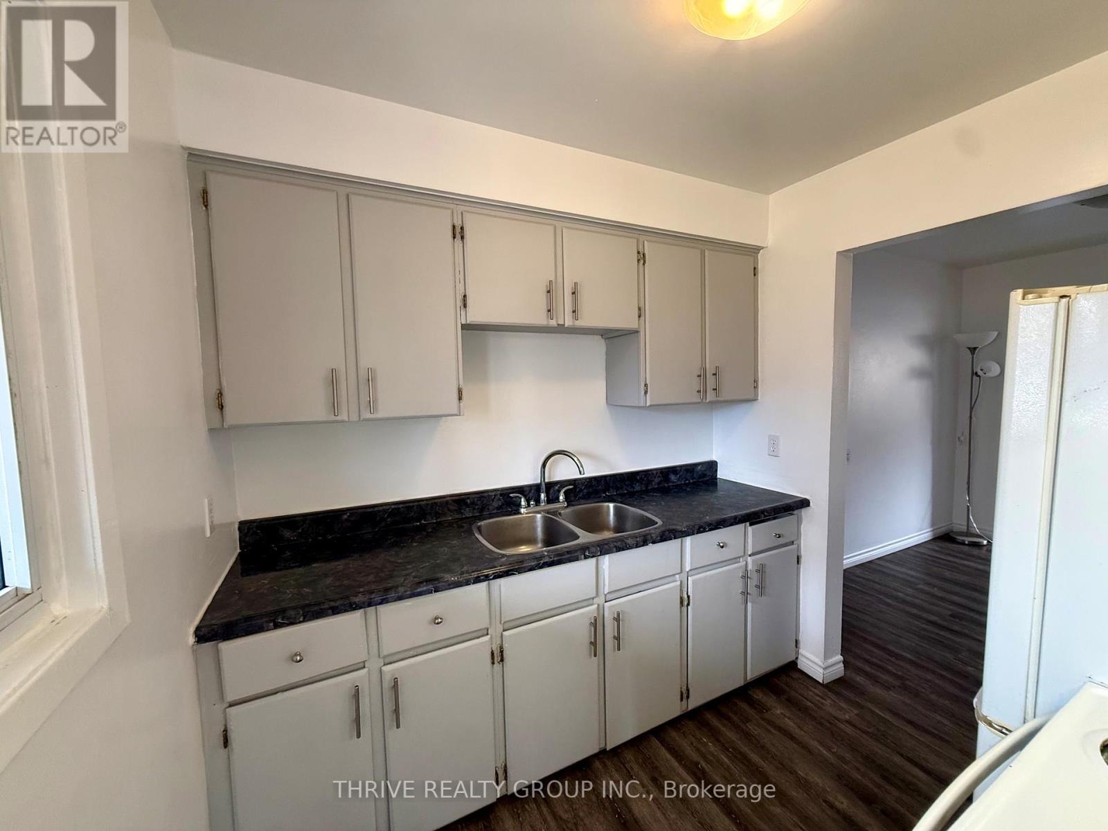 161 Toulon Crescent, London East, Ontario  N5V 1J4 - Photo 2 - X12876432