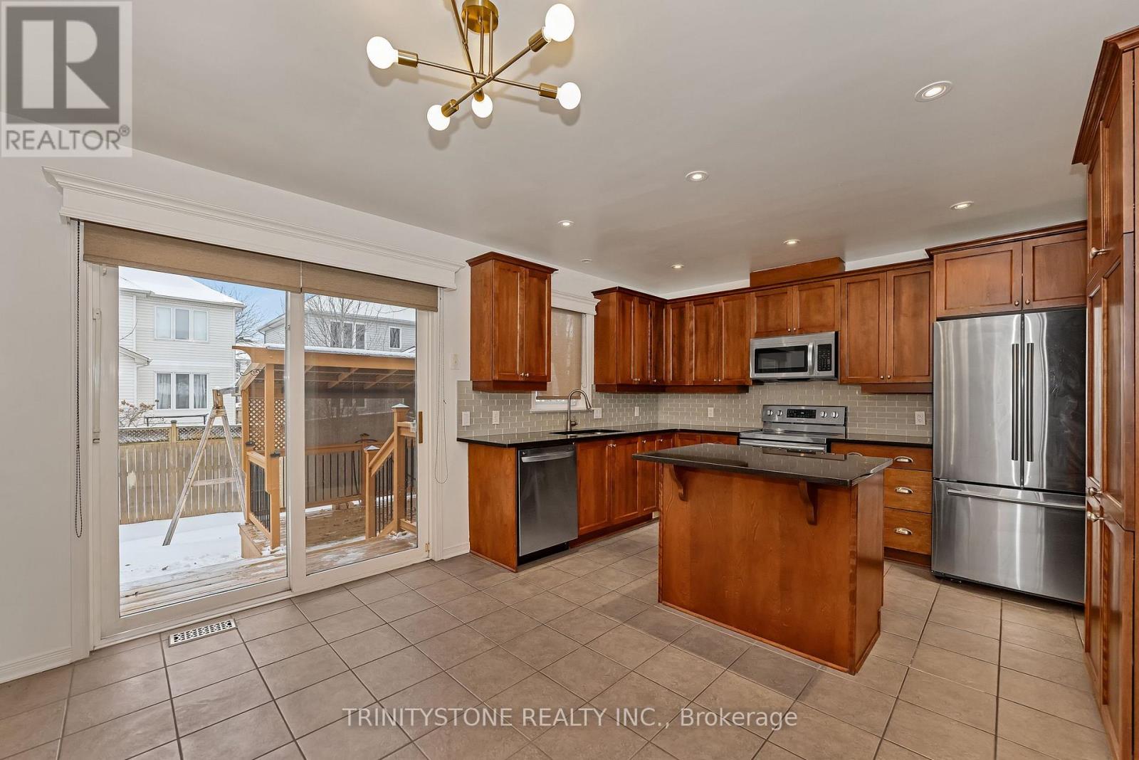 145 Arrowwood Drive, Ottawa, Ontario  K2S 2G3 - Photo 14 - X12876280