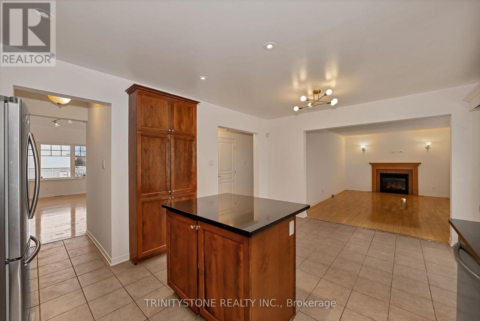 145 Arrowwood Drive, Ottawa, Ontario  K2S 2G3 - Photo 17 - X12876280